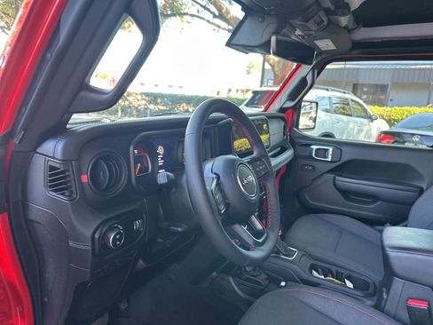 Used 2024 Jeep Gladiator Rubicon w/ Technology Group image 9