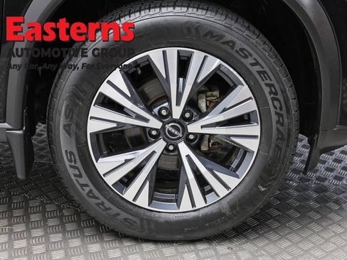 Used 2023 Nissan Rogue SV AWD/4WD image 30