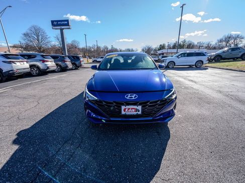 Certified 2023 Hyundai Elantra SEL w/ Convenience Package image 2