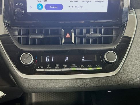 Used 2025 Toyota Corolla LE image 22