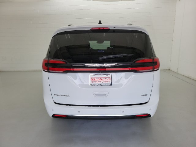 Used 2023 Chrysler Pacifica Pinnacle AWD/4WD image 6