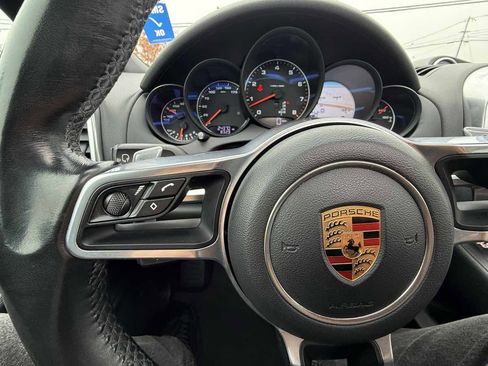 Used 2018 Porsche Cayenne Platinum Edition image 28