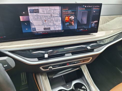 Used 2023 BMW X7 xDrive40i w/ M Sport Package AWD/4WD image 20