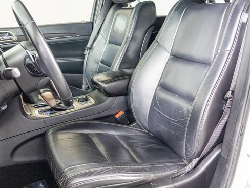 Used 2017 Jeep Grand Cherokee Limited image 32