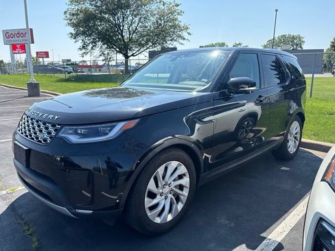 Used 2025 Land Rover Discovery S AWD/4WD image 3