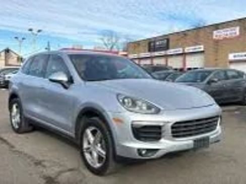 Used 2016 Porsche Cayenne AWD/4WD image 3