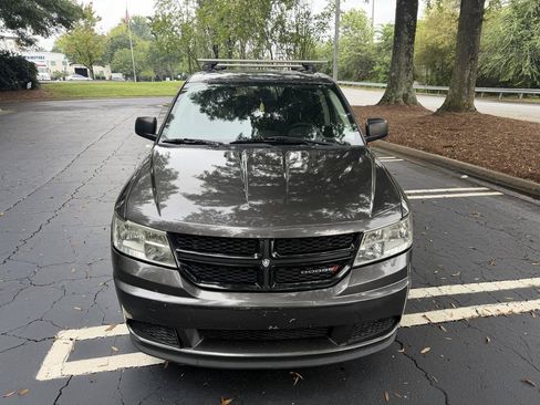 Used 2020 Dodge Journey SE w/ Blacktop Package FWD image 2