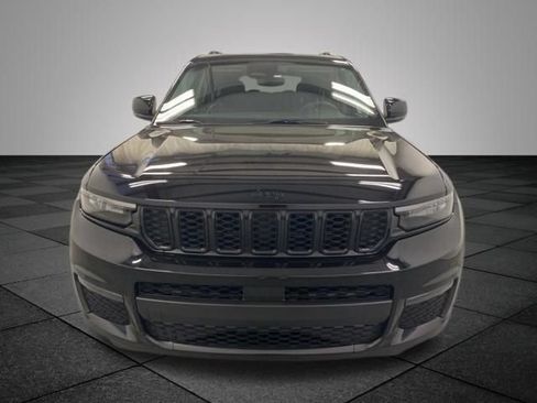 Used 2023 Jeep Grand Cherokee L Limited w/ Black Appearance Package AWD/4WD image 2