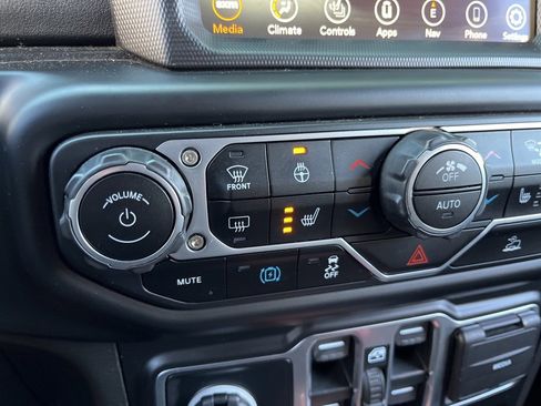 Used 2022 Jeep Wrangler Unlimited Sahara w/ Cold Weather Group image 41