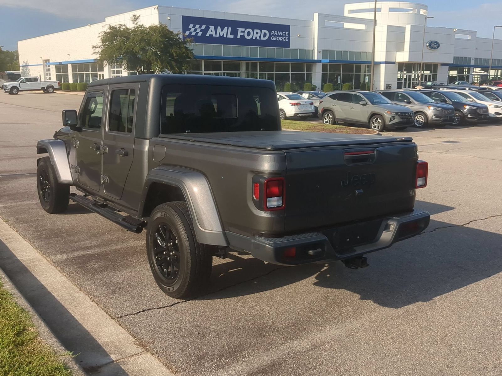 Used 2021 Jeep Gladiator Sport AWD/4WD image 5
