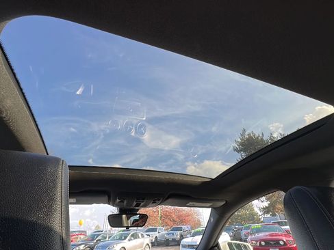 Used 2018 Mercedes-Benz CLA 250 4MATIC w/ Premium Package image 11