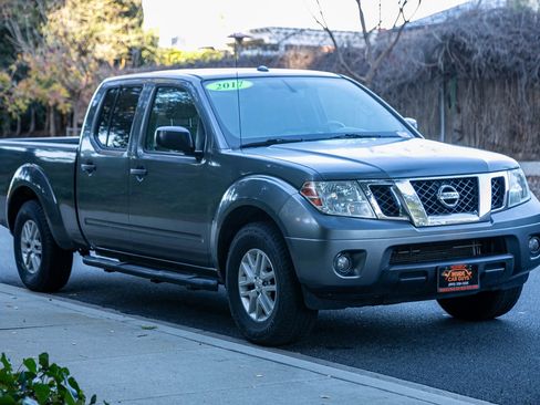 Used 2017 Nissan Frontier SV w/ SV Value Truck Package image 3