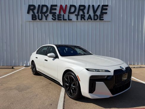 Used 2023 BMW 740i w/ Executive Package RWD image 9