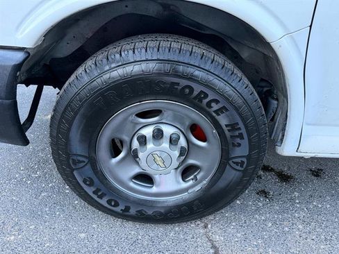 Used 2011 Chevrolet Express 2500 image 29