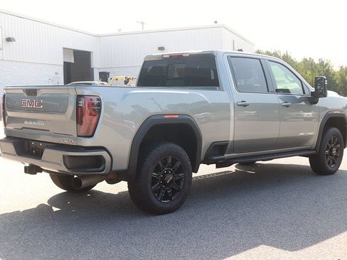 Used 2024 GMC Sierra 2500 AT4 w/ AT4 Premium Plus Package AWD/4WD image 7