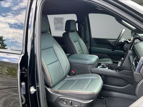 Used 2025 GMC Yukon XL AT4 AWD/4WD image 29