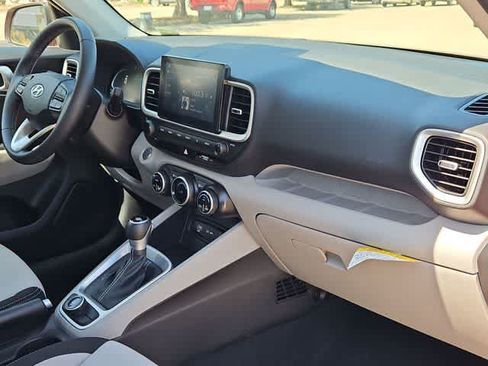 Used 2024 Hyundai Venue SEL FWD image 20