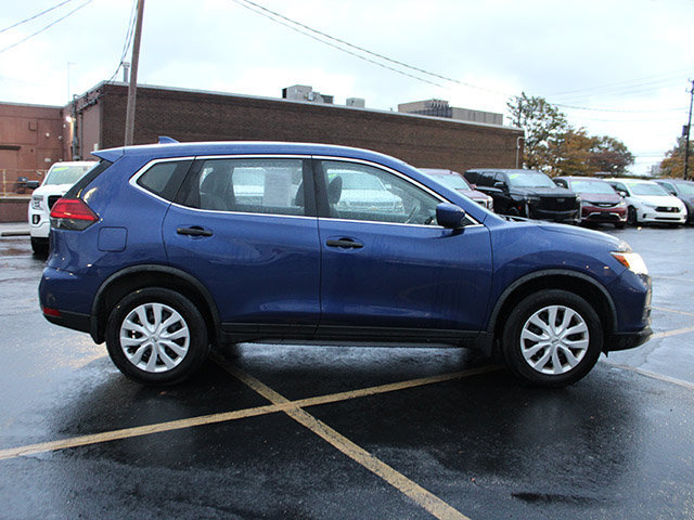 Used 2017 Nissan Rogue S AWD/4WD image 5