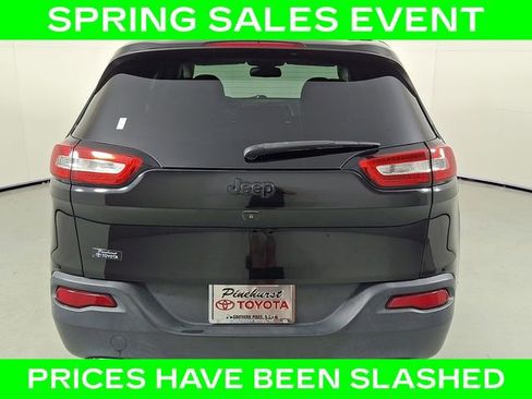 Used 2018 Jeep Cherokee Latitude w/ Altitude Package image 6