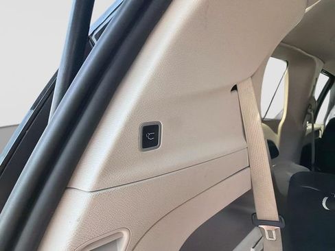 Used 2024 Chrysler Pacifica Touring-L FWD image 18