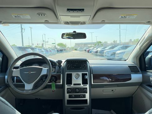 Used 2010 Chrysler Town & Country Touring FWD image 21