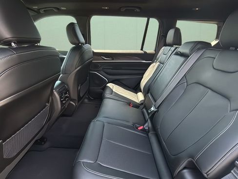 New 2026 Jeep Grand Cherokee L Limited AWD/4WD image 22