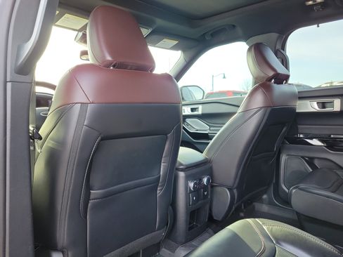 Certified 2021 Ford Explorer Platinum w/ Equipment Group 601A image 13