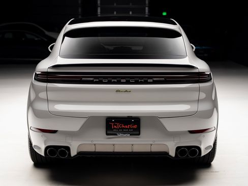 Used 2025 Porsche Cayenne Turbo image 25