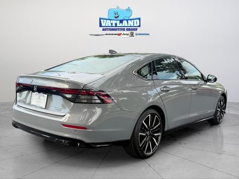 Used 2024 Honda Accord Touring image 5