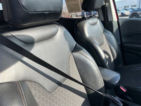 Used 2018 Jeep Compass Latitude w/ Cold Weather Group image 21