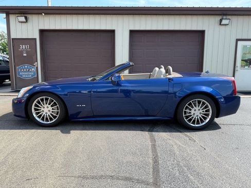 Used 2005 Cadillac XLR image 2