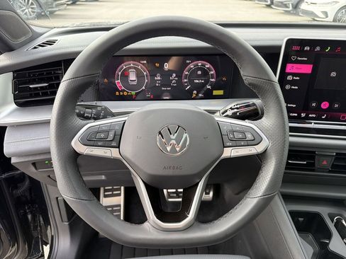 New 2026 Volkswagen Tiguan SE R-Line FWD image 24