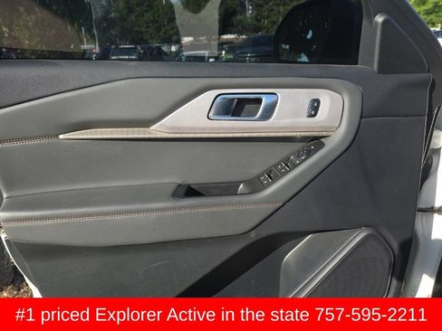 Used 2025 Ford Explorer Active w/ Active Comfort Package AWD/4WD image 8