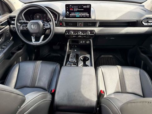 Certified 2025 Honda Pilot Touring image 18