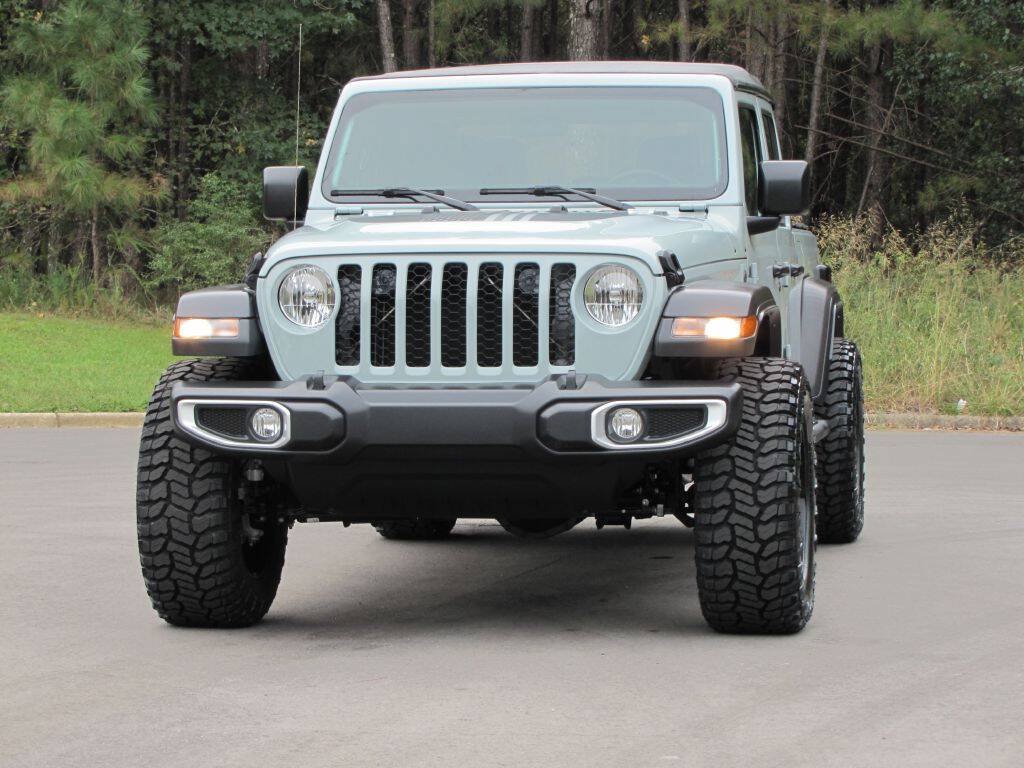 Used 2023 Jeep Gladiator Sport AWD/4WD image 9