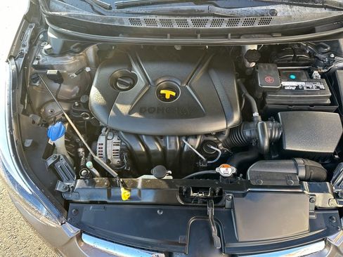 Used 2016 Hyundai Elantra SE image 28