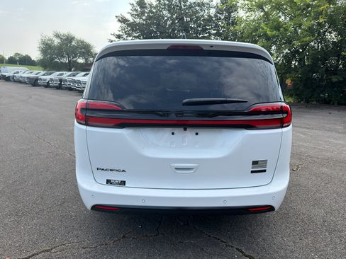 New 2027 Chrysler Pacifica Select FWD image 6