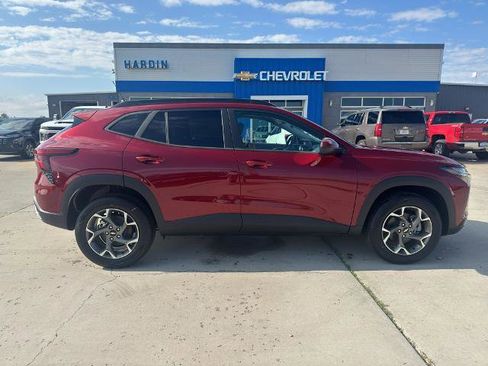 New 2025 Chevrolet Trax LT image 8