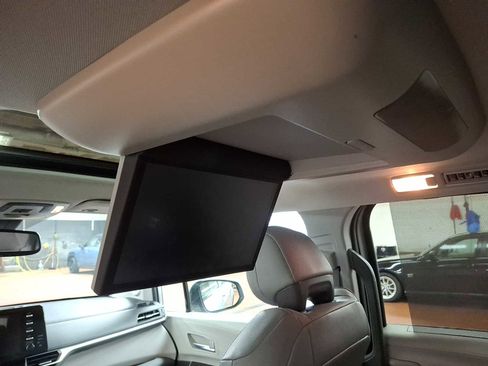 Used 2021 Toyota Sienna XLE w/ XLE Plus Package image 10