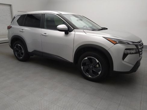 Used 2024 Nissan Rogue SV image 11