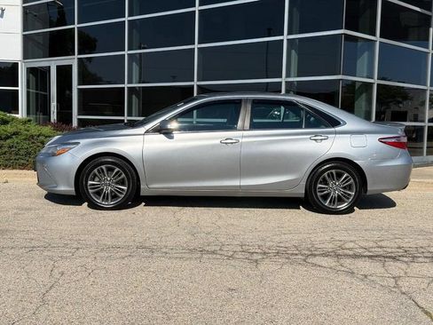 Used 2017 Toyota Camry SE FWD image 6