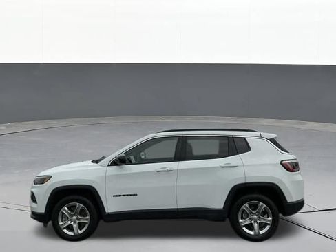Used 2024 Jeep Compass Latitude AWD/4WD image 8