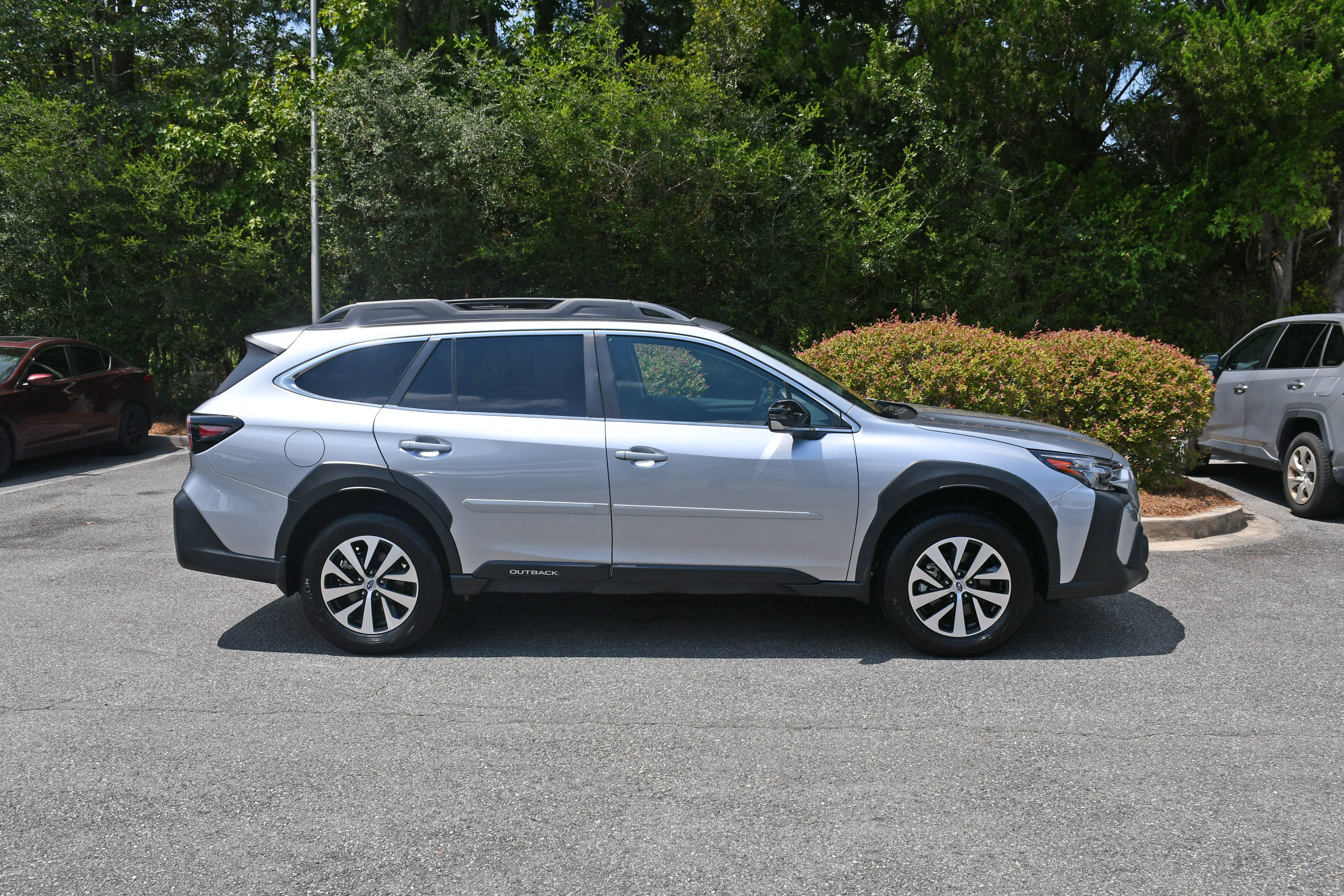 Used 2025 Subaru Outback Premium AWD/4WD image 5