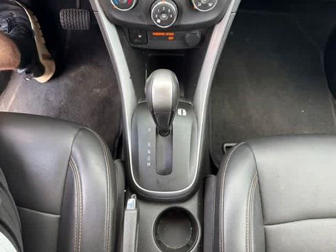 Used 2022 Chevrolet Trax LT w/ Premium Seat Package AWD/4WD image 22
