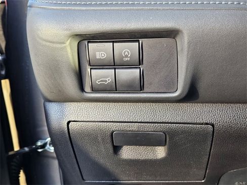 Used 2023 Toyota Highlander LE image 24