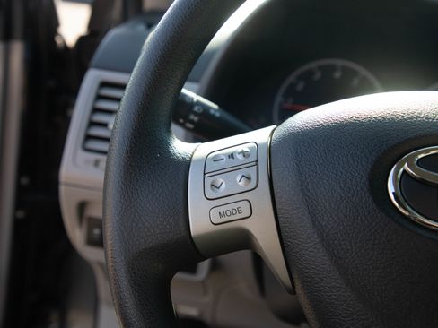 Used 2012 Toyota Corolla LE FWD image 22