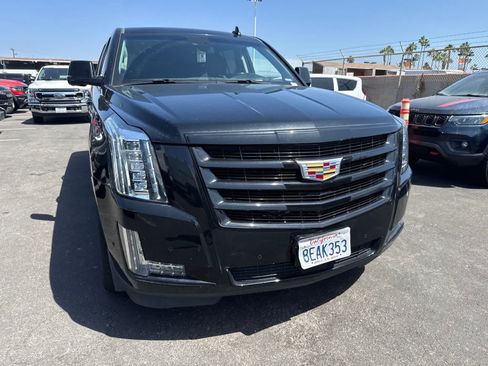 Used 2018 Cadillac Escalade ESV Premium Luxury RWD image 5