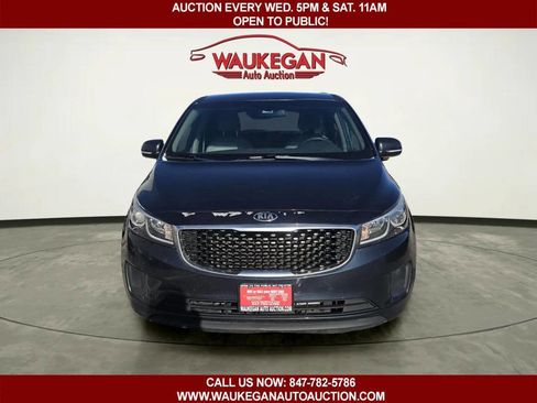 Used 2015 Kia Sedona LX image 2