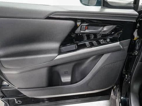 Certified 2025 Toyota bZ4X AWD image 23