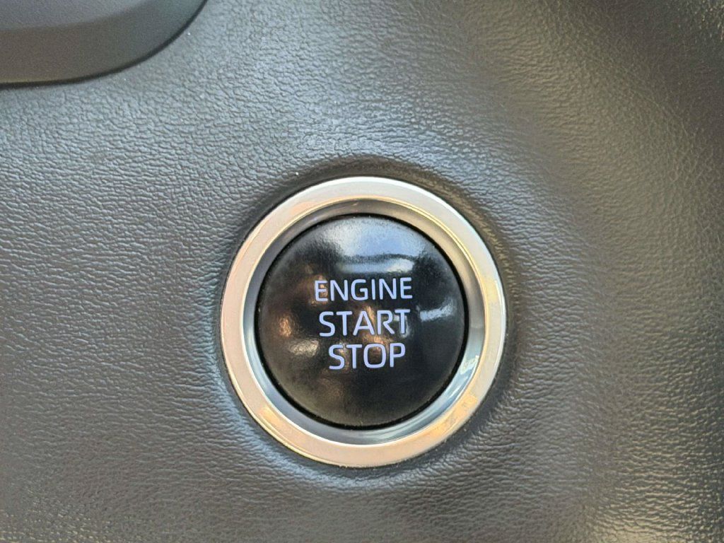 Used 2024 Toyota Tundra Platinum AWD/4WD image 8